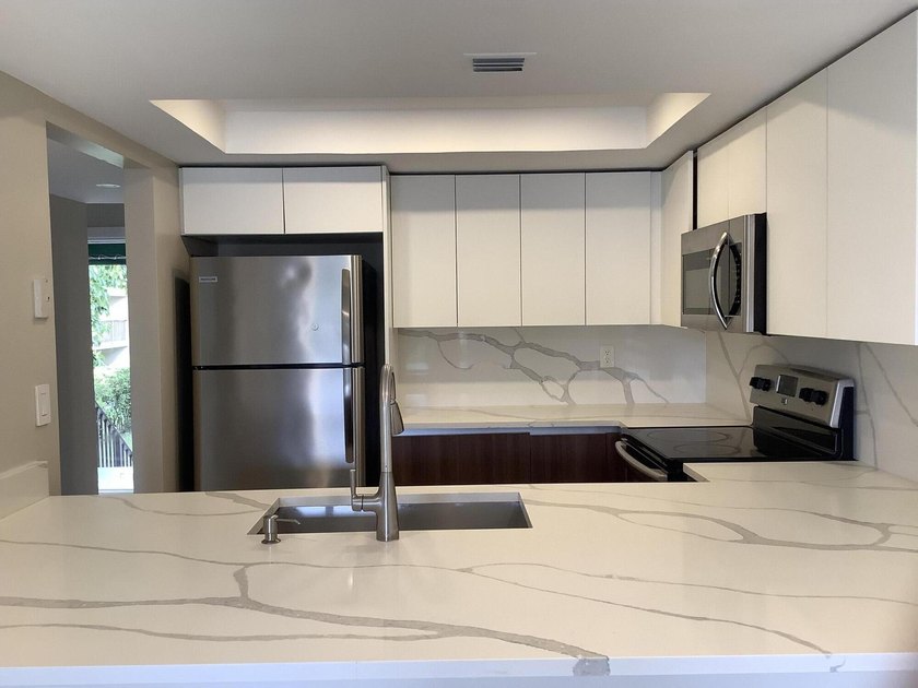 This beautifully renovated 2-bedroom, 2-bathroom townhouse is - photo 3