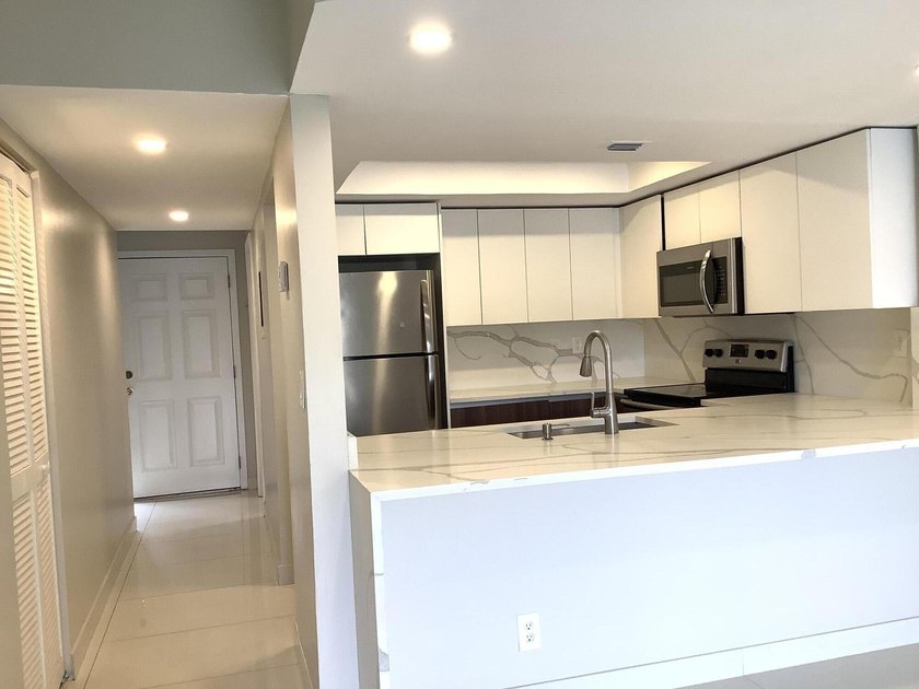 This beautifully renovated 2-bedroom, 2-bathroom townhouse is - photo 4
