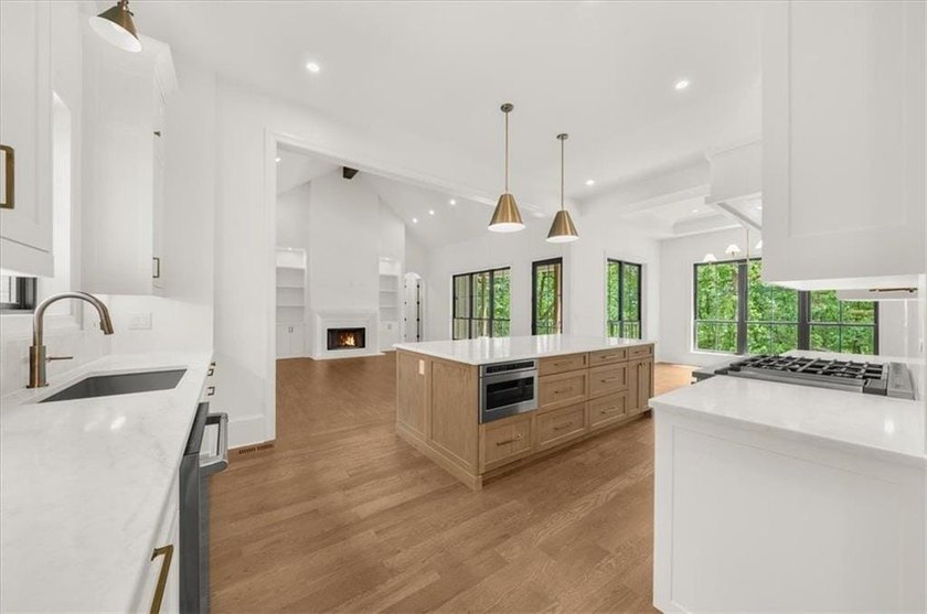 MOVE-IN-READY NEW CONSTRUCTION HOME ON 1.34 ACRES by 74 Luxury - photo 17