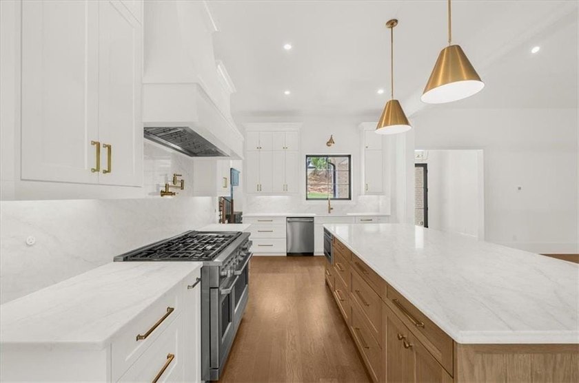 MOVE-IN-READY NEW CONSTRUCTION HOME ON 1.34 ACRES by 74 Luxury - photo 19
