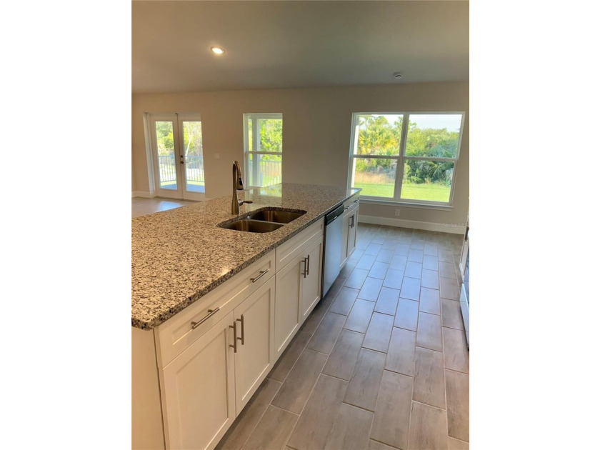 This Beautiful New 2117Sqft has just come up available! Upgrades - photo 4