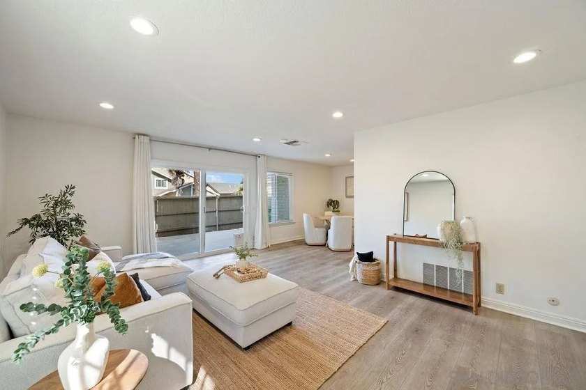 Rare opportunity to own a lovingly maintained 3-bedroom - photo 2