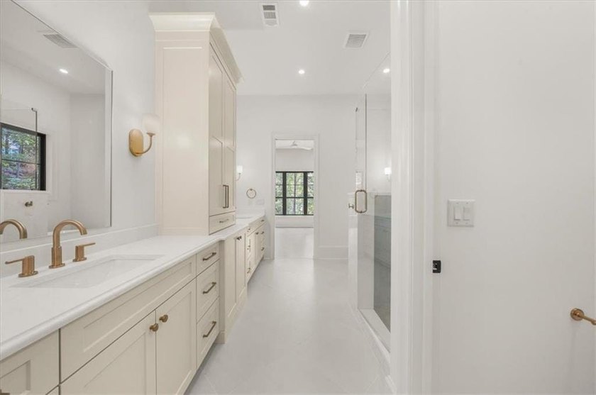 MOVE-IN-READY NEW CONSTRUCTION HOME ON 1.34 ACRES by 74 Luxury - photo 35