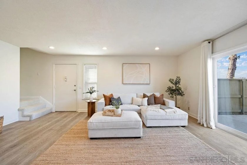 Rare opportunity to own a lovingly maintained 3-bedroom - photo 6