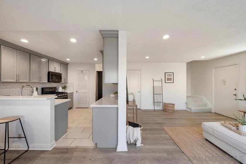 Rare opportunity to own a lovingly maintained 3-bedroom - photo 8