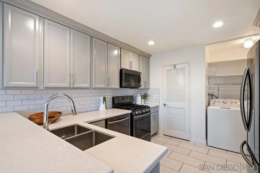 Rare opportunity to own a lovingly maintained 3-bedroom - photo 9