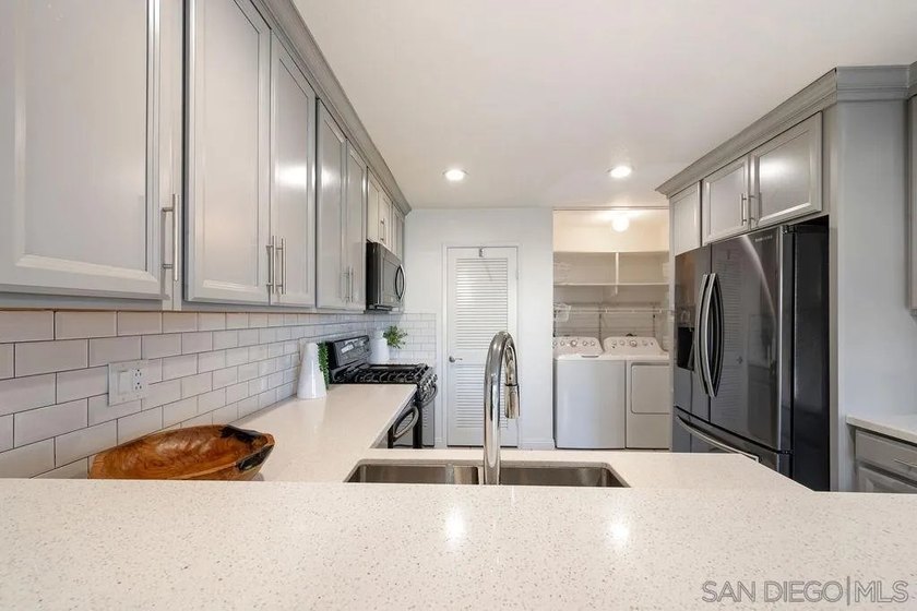 Rare opportunity to own a lovingly maintained 3-bedroom - photo 10