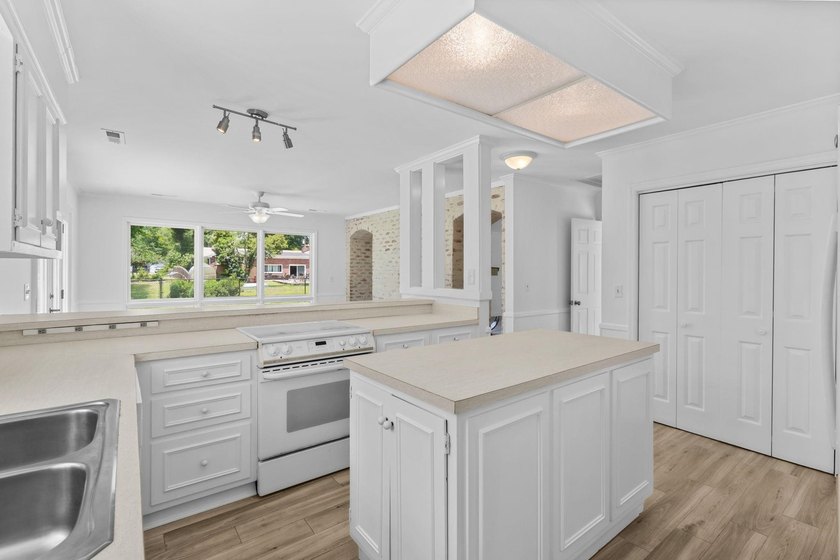 THIS ONE STORY LOVELY HOME IS LOCATED ON 63RD AVENUE NORTH ON - photo 4