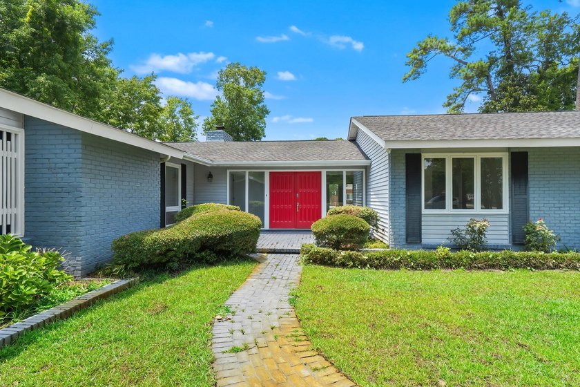THIS ONE STORY LOVELY HOME IS LOCATED ON 63RD AVENUE NORTH ON - photo 6
