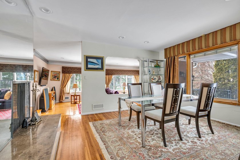 Fabulous 3 Bed, 3 Bath Raised Ranch In Great Neck Estates! A - photo 8