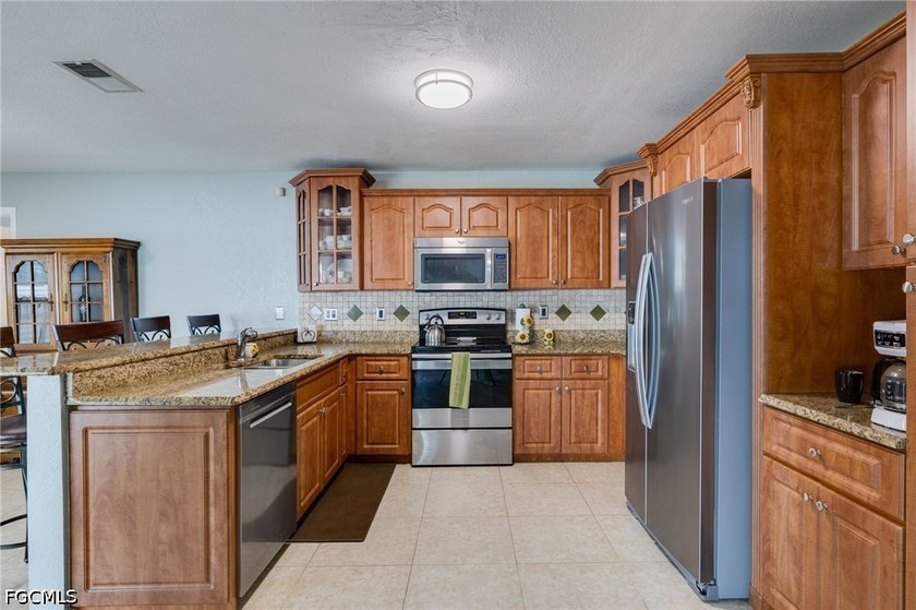 Where Peace of Mind Meets Florida Living! This beautifully - photo 9