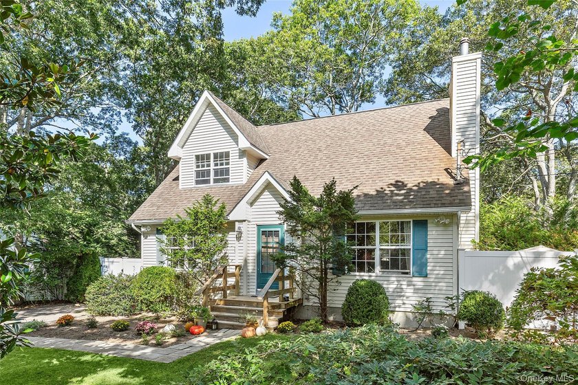 Welcome to this beautifully maintained 4-bedroom, 2-bathroom - photo 2