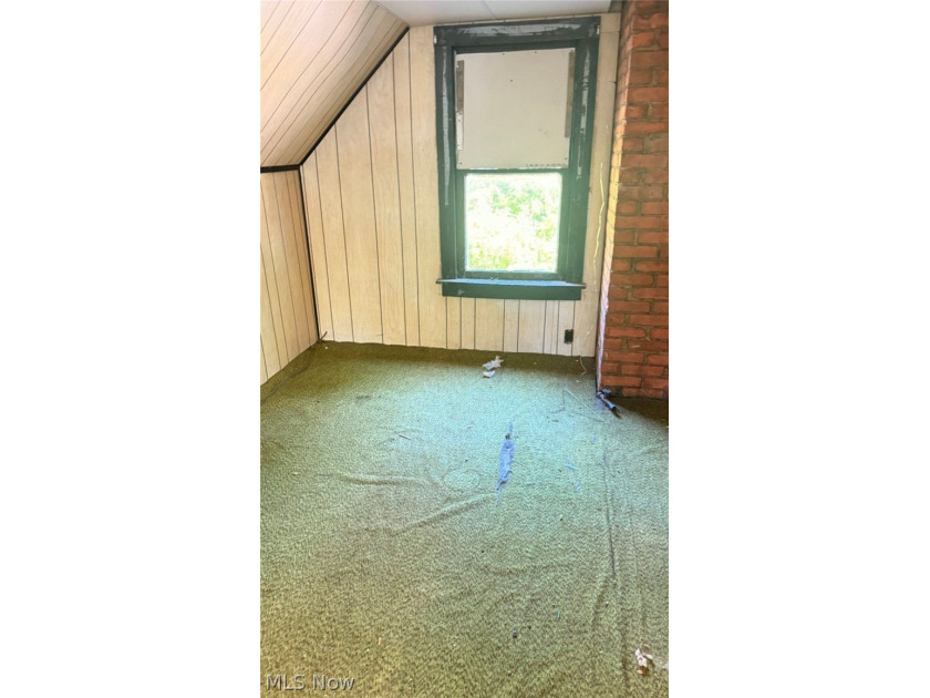 This is a charming 3 bedroom, 1.5 bathroom colonial located in - photo 6