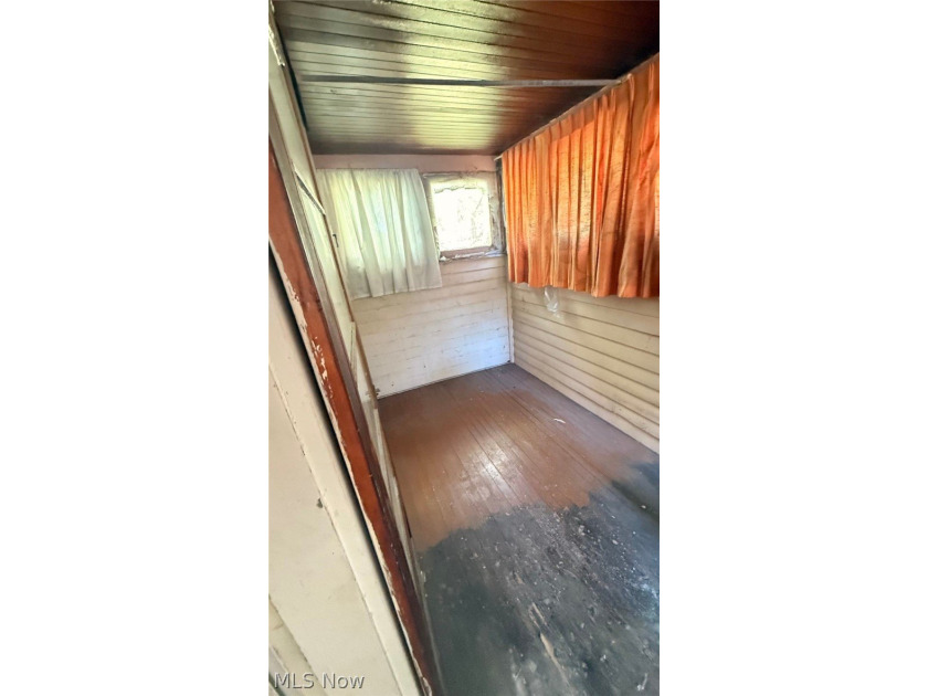 This is a charming 3 bedroom, 1.5 bathroom colonial located in - photo 7