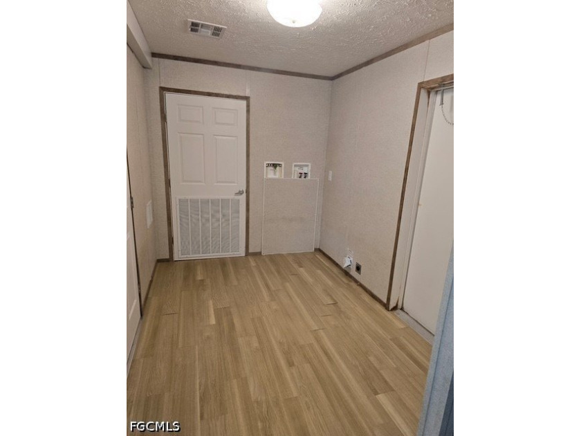 2018 manufactured home situated on a corner lot featuring 2 - photo 4