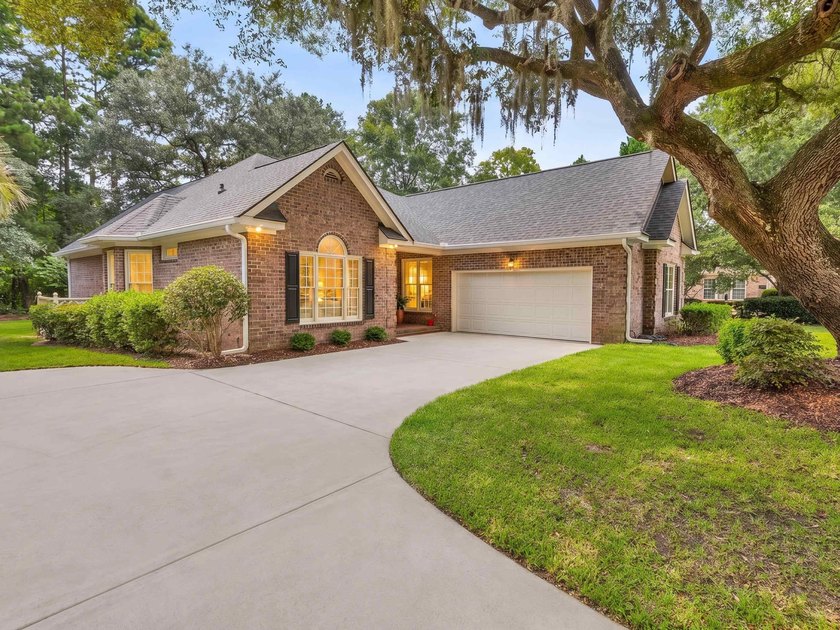 Tucked inside Heritage Plantation, this three-bedroom, two-bath - photo 2