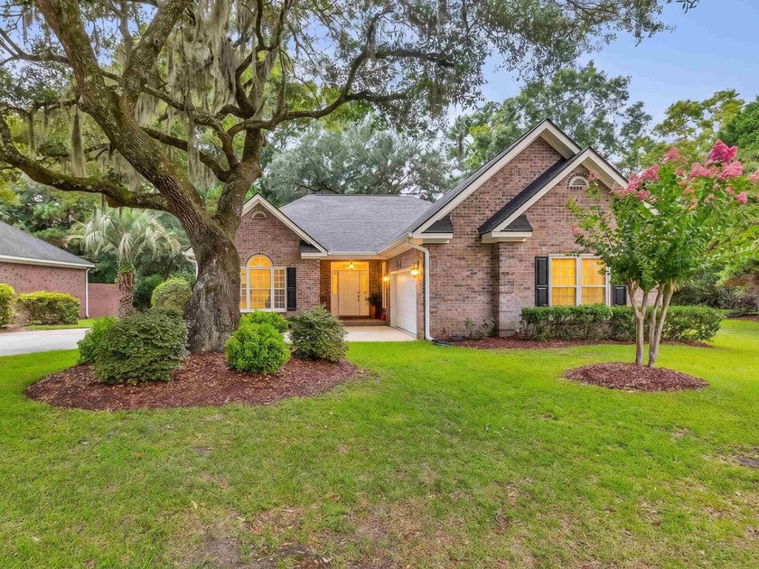 Tucked inside Heritage Plantation, this three-bedroom, two-bath - photo 3