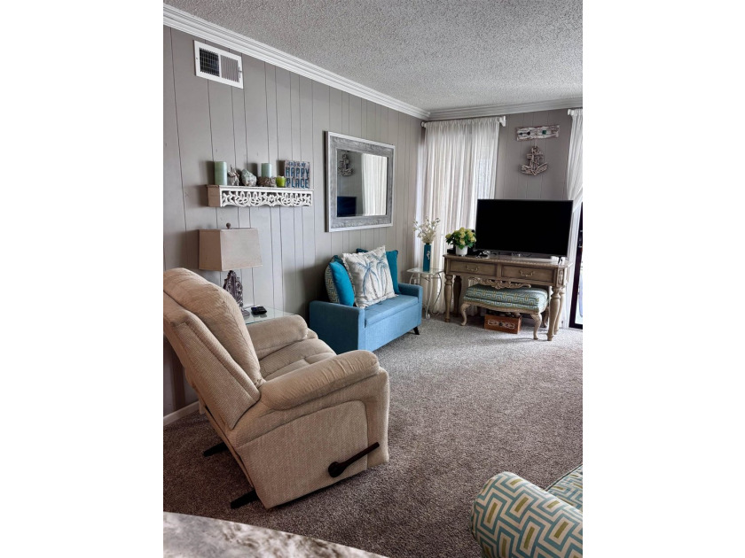 This is the condo that you've been waiting for! Beautifully - photo 2
