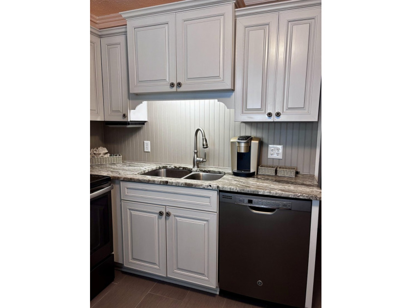 This is the condo that you've been waiting for! Beautifully - photo 9