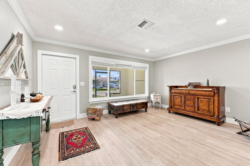 Fully renovated CBS home situated on an over sized .33 acre lot - photo 14