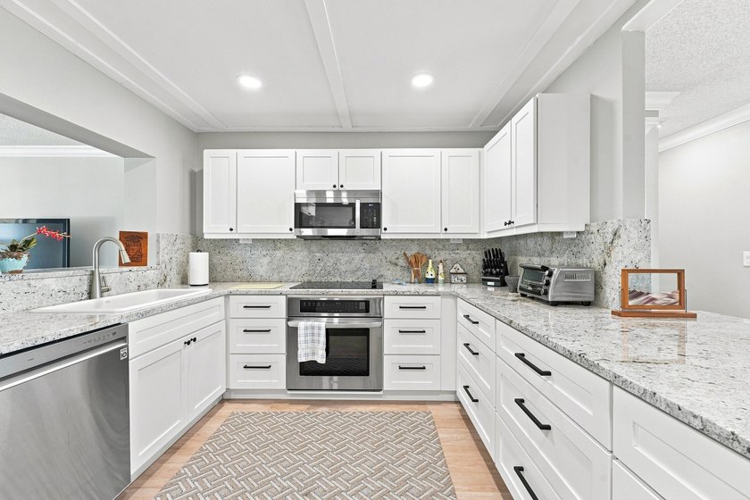 Fully renovated CBS home situated on an over sized .33 acre lot - photo 21