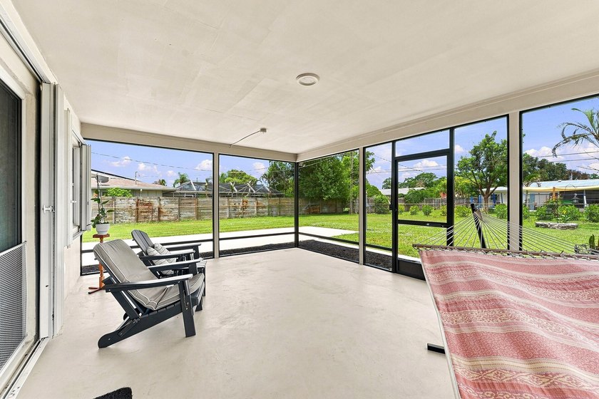 Fully renovated CBS home situated on an over sized .33 acre lot - photo 35