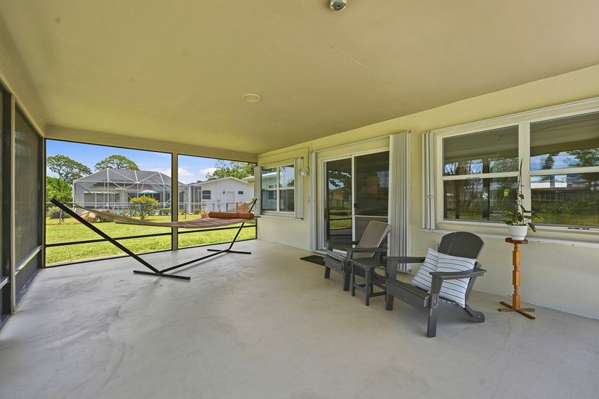 Fully renovated CBS home situated on an over sized .33 acre lot - photo 36