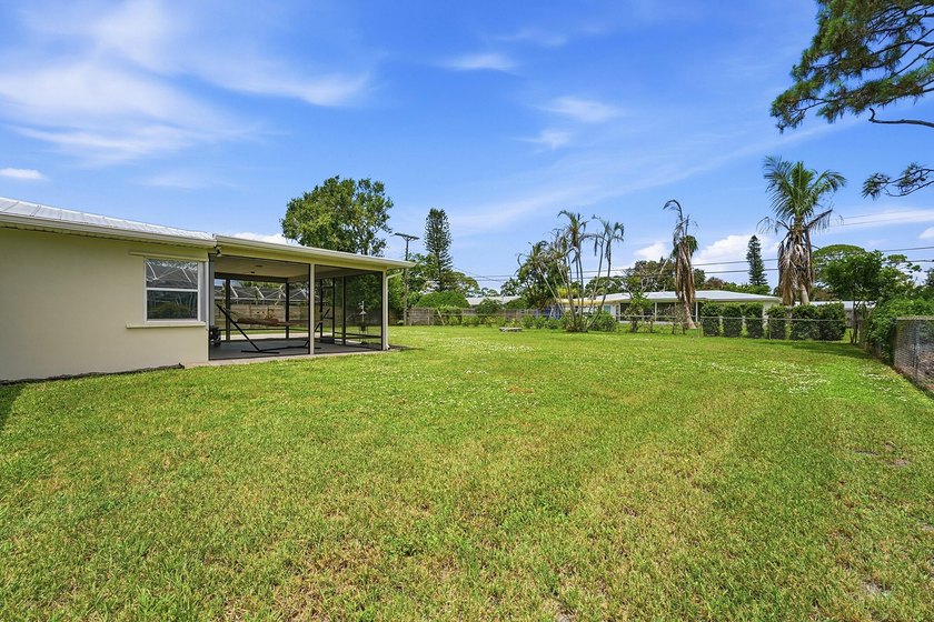 Fully renovated CBS home situated on an over sized .33 acre lot - photo 37