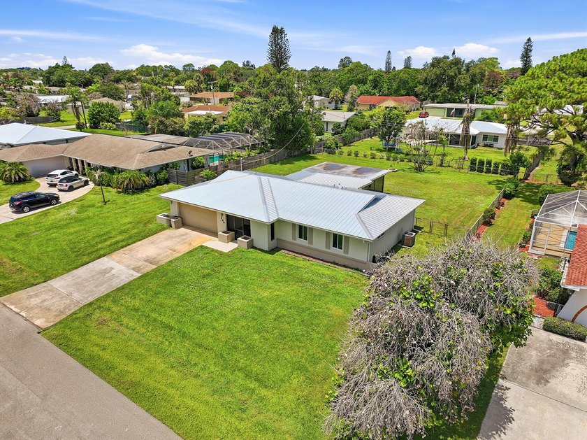 Fully renovated CBS home situated on an over sized .33 acre lot - photo 42