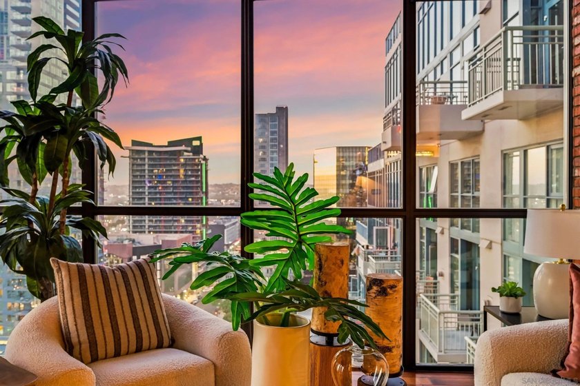 New York loft style meets the San Diego waterfront. Welcome to - photo 4