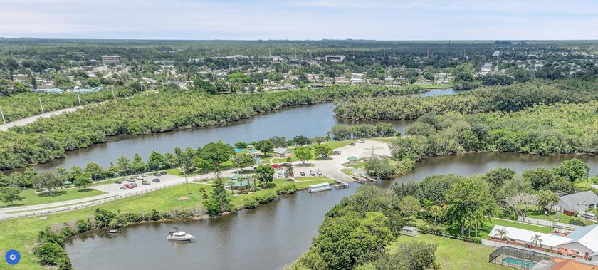 Fully renovated CBS home situated on an over sized .33 acre lot - photo 47