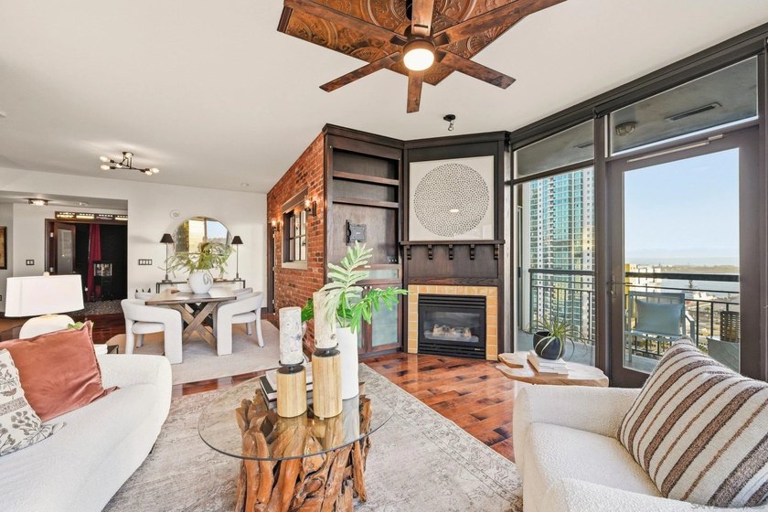 New York loft style meets the San Diego waterfront. Welcome to - photo 9