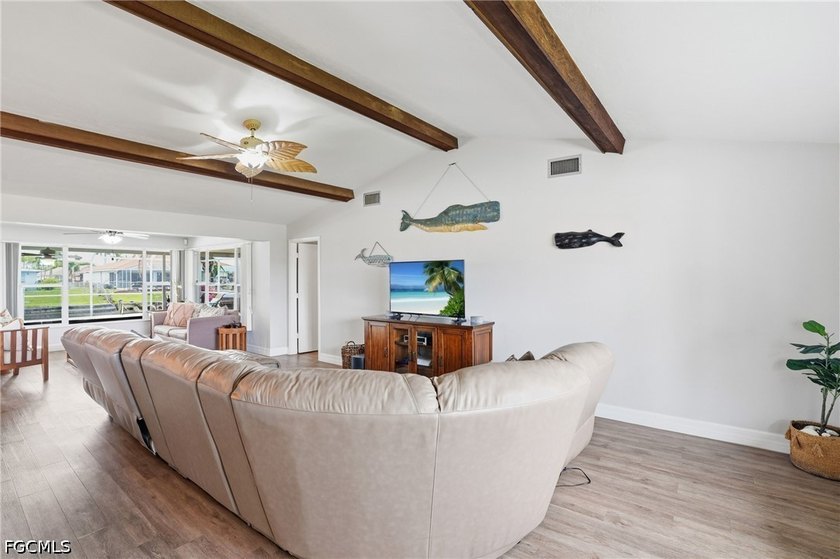 Welcome to your slice of paradise! This beautifully maintained 1 - photo 5