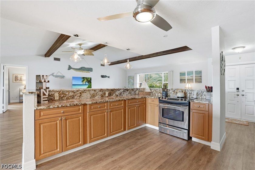 Welcome to your slice of paradise! This beautifully maintained 1 - photo 9