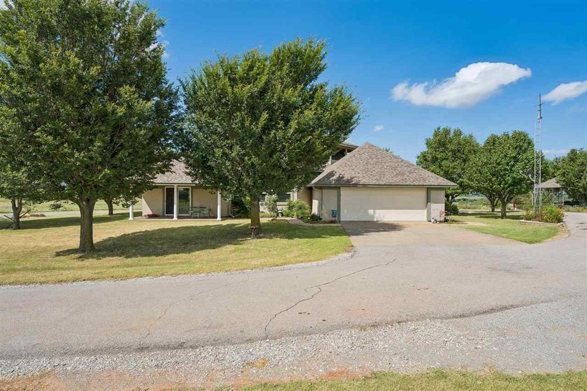 Beautiful custom built, one owner home on 150 acres with - photo 11