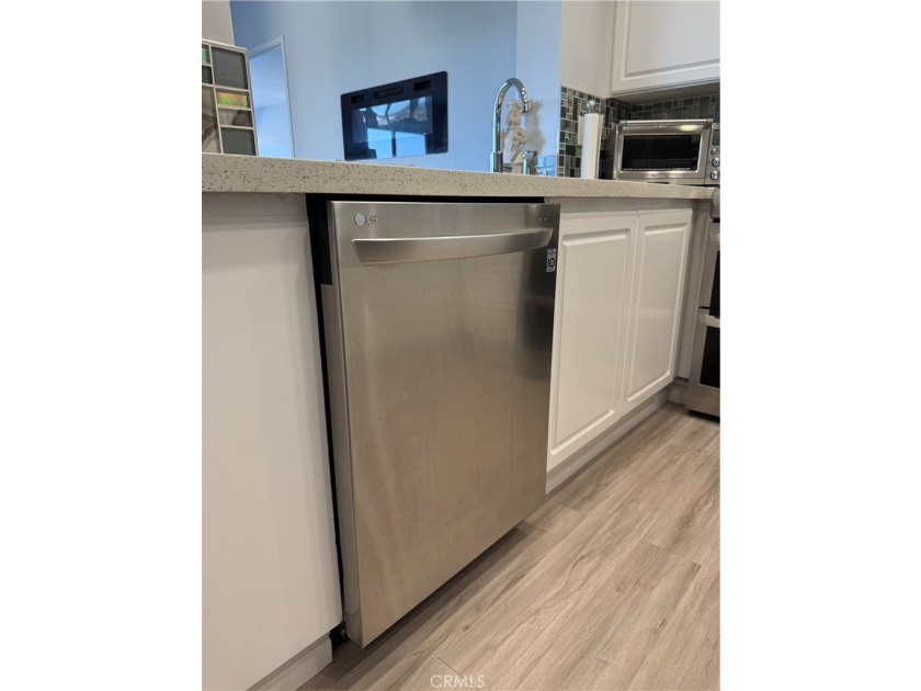 Harbor Place Towers downtown Long Beach CA 2 Beds 2 Baths fully - photo 12
