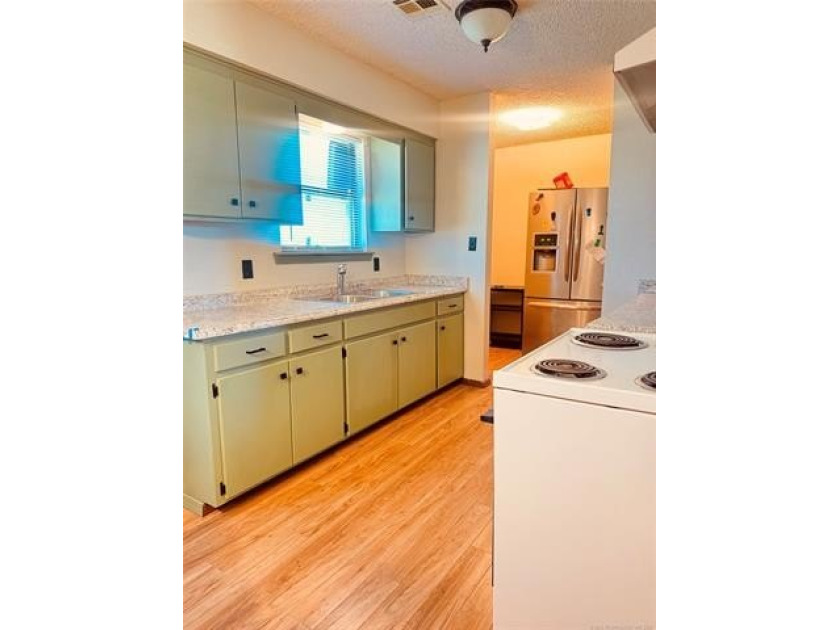 Updated 3-bedroom, 2-bathroom home situated in a quiet rural - photo 5