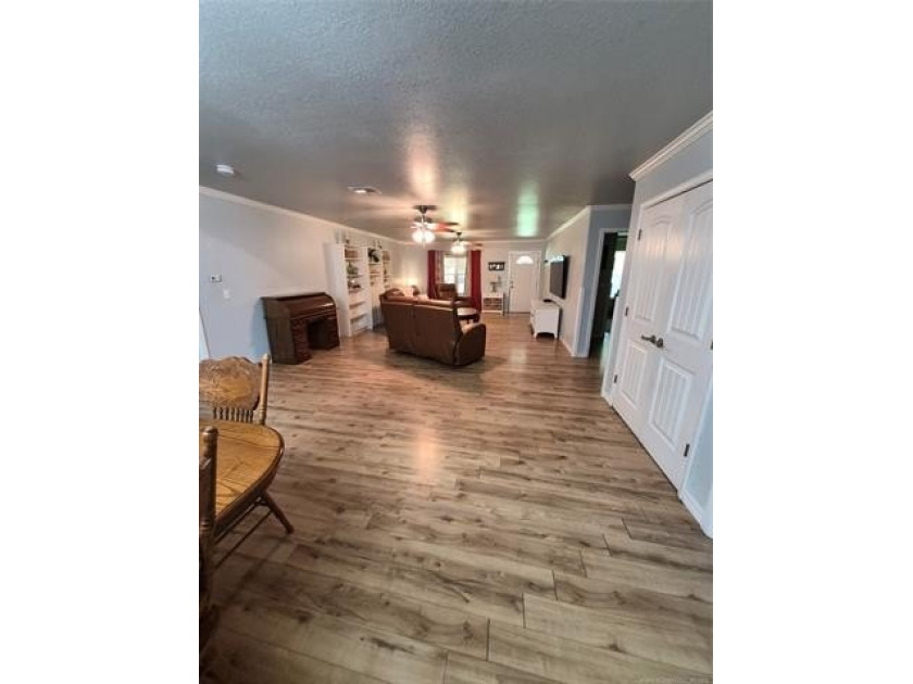 Charming and well maintained 2 bedroom, 2 bathroom home designed - photo 22