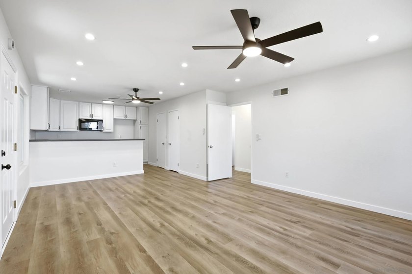 Welcome to this FHA and VA approved updated single-story - photo 5