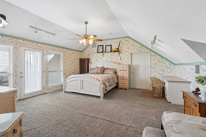 Beautiful custom built, one owner home on 150 acres with - photo 37