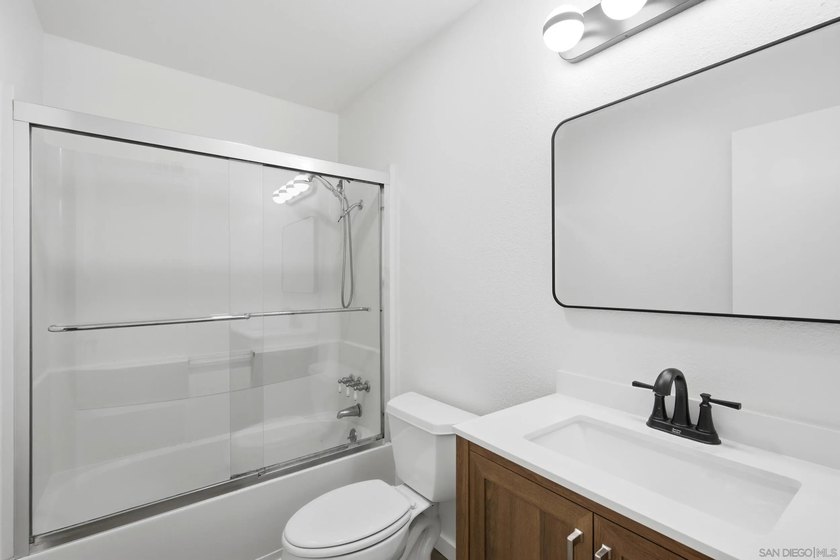 Welcome to this FHA and VA approved updated single-story - photo 9