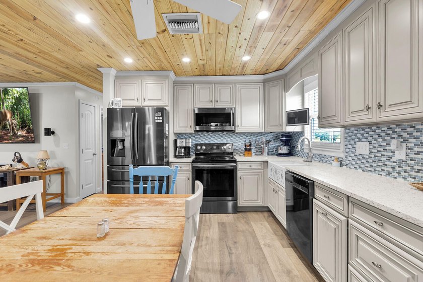 Discover an outstanding opportunity in Big Pine Key with this - photo 3
