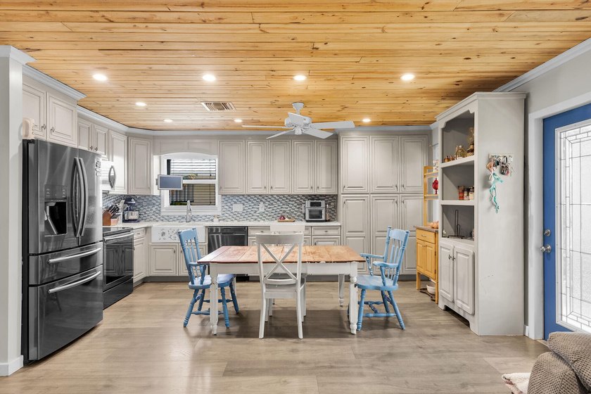 Discover an outstanding opportunity in Big Pine Key with this - photo 4