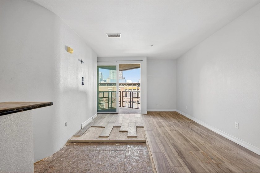 Short Sale Approved at $360,000. This is a true fixer - photo 2