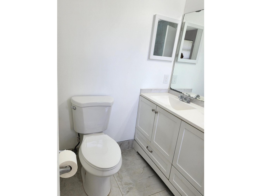 Welcome to this charming 3-bedroom, 2-bathroom townhouse located - photo 15