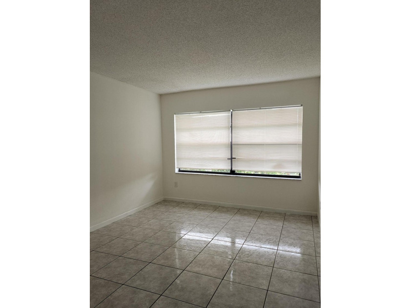 Welcome to this charming 3-bedroom, 2-bathroom townhouse located - photo 20