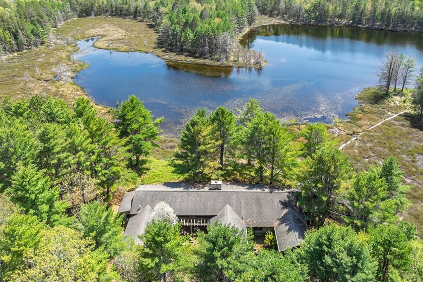 This luxury 4BR/3BA custom estate near Land O'Lakes sits on 14 - photo 2