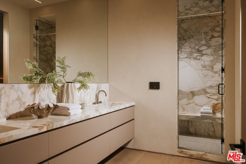 A dual-entry motor court paved in stone sets the stage for - photo 23