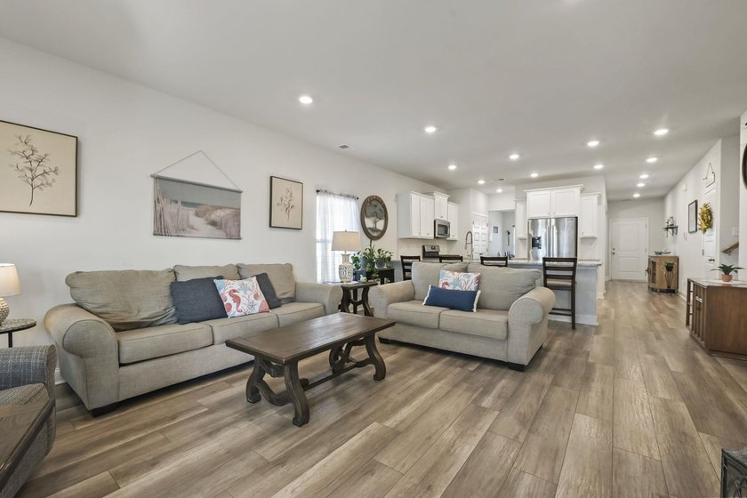 Welcome to this beautifully maintained Kensington floor plan in - photo 4