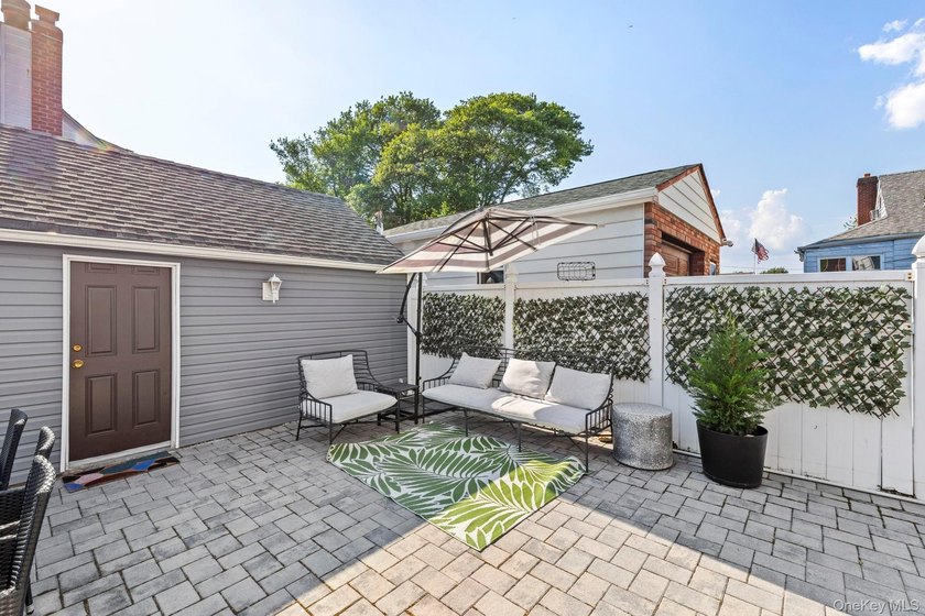 Welcome To 80 Central Boulevard, Merrick - A Beautifully - photo 28
